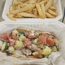 Zacchi Food Truck - Chicken shawarma and fries