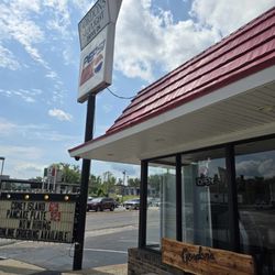 Gordon's Stoplight Drive-In - Front