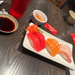 Naru Sushi and Grill - Sushi sampler