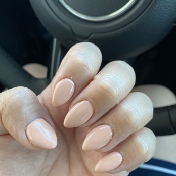 Vanity Nails Lounge - Left hand looks messy - Nail Salons Near Me - San Antonio, Texas