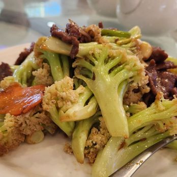 Royal Palace Seafood - Stir fry wild cauliflower with beef - Dim Sum Near Me - Vancouver, British Columbia Royal Palace Seafood - Stir fry wild cauliflower with beef - Dim Sum Near Me - Vancouver, British Columbia