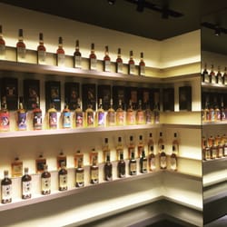 乾隆1492館 - Whisky collection, mostly exclusive in HK.