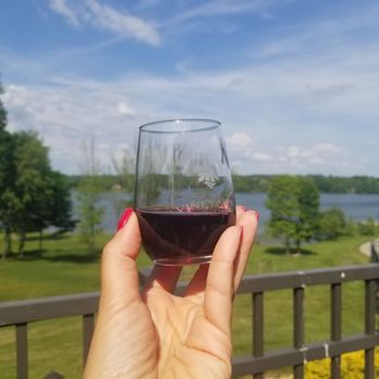 Vineyards At Pine Lake - Wine sampler... a mix of Hometown and Fruit Flight. - Wine Tasting Room Near Me - Columbiana, Ohio