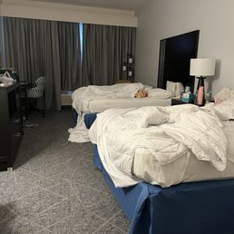 Hampton In. Our room come morning time. Perfectly spacious for four of us. Hampton In. Our room come morning time. Perfectly spacious for four of us.