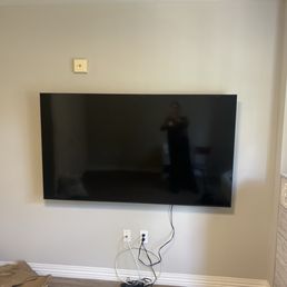Hung 75" tv