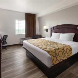 Baymont by Wyndham Harlan - Guest room