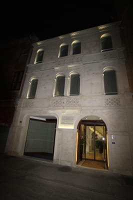 Borgoleoni18 - Room & Breakfast by null