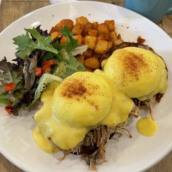 Aloha Kitchen - Kalua Pork Benedict - Breakfast & Brunch Near Me - Honolulu, Hawaii Aloha Kitchen - Kalua Pork Benedict - Breakfast & Brunch Near Me - Honolulu, Hawaii