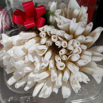 M P Lei Shop - Micronesian Ginger Lei looks like this in the box - Florists Near Me - Honolulu, Hawaii M P Lei Shop - Micronesian Ginger Lei looks like this in the box - Florists Near Me - Honolulu, Hawaii