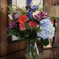 Piedmont Flowers & Gifts - Flower vase arrangement