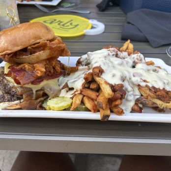 BRU Burger Bar - Carmel - Honey Honey-Chipotle BBQ Burger w/ Chili Cheese Fries - Burgers Near Me - Carmel, Indiana