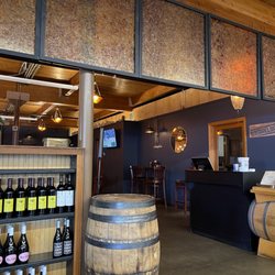 Hop-N-Grape - Interior