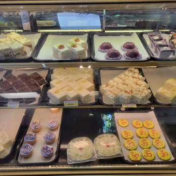 Hot Breads - Cake selections! $3-3.50 per slice. They had 1 sugar free selection that looked like pineapple. - Bakeries Near Me - Hicksville, New York Hot Breads - Cake selections! $3-3.50 per slice. They had 1 sugar free selection that looked like pineapple. - Bakeries Near Me - Hicksville, New York