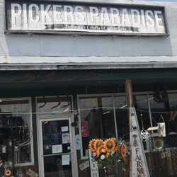 Pickers Paradise Antiques & Gifts - Cute store front . So many treasures inside.
