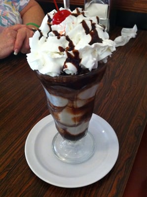 Clinton's Soda Fountain by null