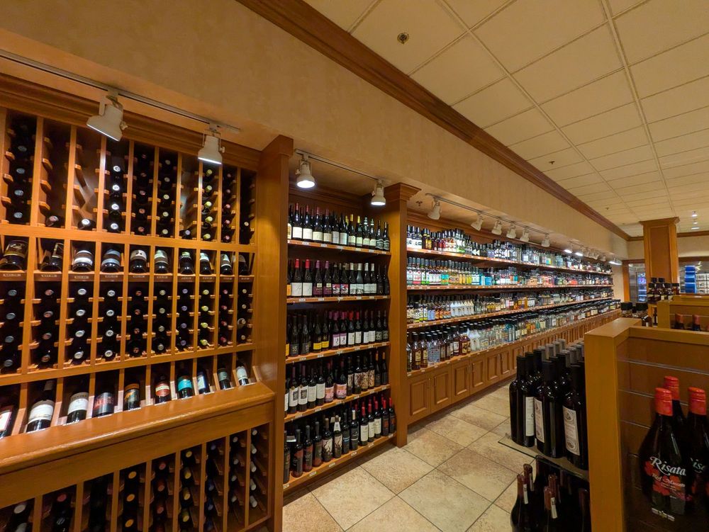 South Point Gift Shop And Liquor Store