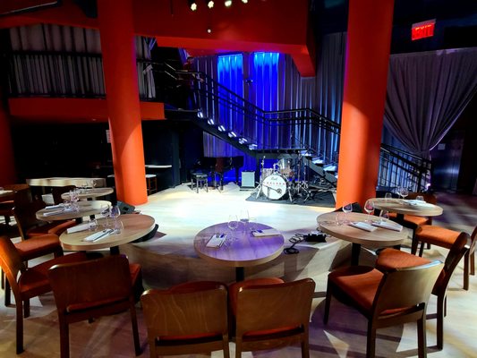 Chelsea Table & Stage by null