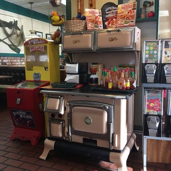 Grandy's - This cute little oven is inside Grandy's along with a few quarter machines. My daughter loves it. - Breakfast & Brunch Near Me - El Paso, Texas