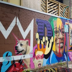 Tour Plaza Midwood - There are more than 30 wall murals in Plaza Midwood!
