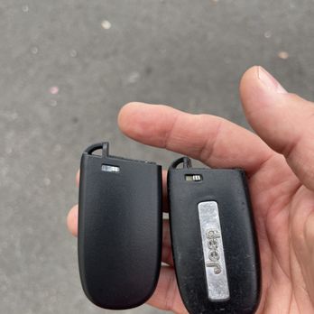 Jb Lightning Locksmith - New Key Fob vs Old Fob - Keys & Locksmiths Near Me - Los Angeles , California Jb Lightning Locksmith - New Key Fob vs Old Fob - Keys & Locksmiths Near Me - Los Angeles , California
