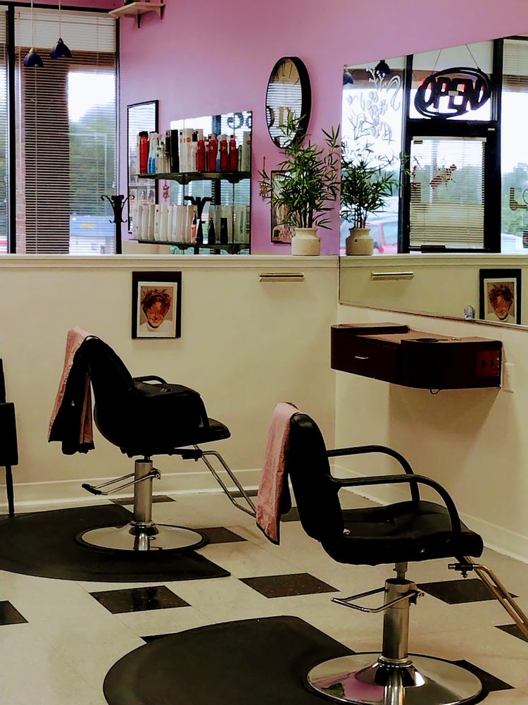Micky's Salon Logo