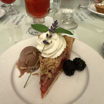Pickity Place - Strawberry rhubard pie - American Near Me - Mason, New Hampshire