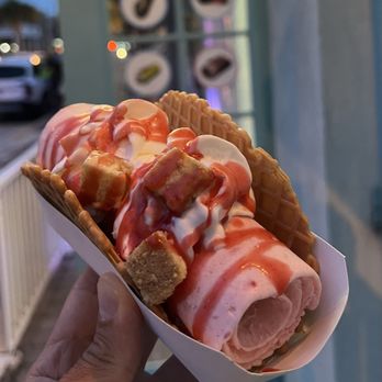 Cold Roll Taco - Strawberry cheesecake taco - Ice Cream & Frozen Yogurt Near Me - New Smyrna Beach, Florida