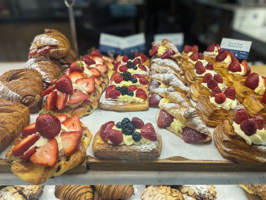 Paris Baguette by null