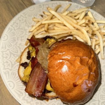 CalaMillor - Smash Burguer CalaMillor - Spanish Near Me - Miami, Florida CalaMillor - Smash Burguer CalaMillor - Spanish Near Me - Miami, Florida