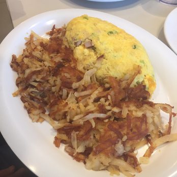 Cozy Corner - Harlem Ave - Omelette with hash browns - Breakfast & Brunch Near Me - Chicago, Illinois Cozy Corner - Harlem Ave - Omelette with hash browns - Breakfast & Brunch Near Me - Chicago, Illinois