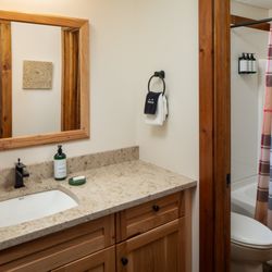 The Lodge at Schroon Lake - Chalet Private Cabin Bathroom