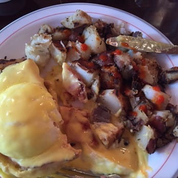 The Greene Lily - 1/2 order Eggs Benedict - Breakfast & Brunch Near Me - Eureka, California