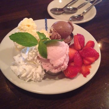 Foxy's Restaurant - Diners Near Me - Glendale, California