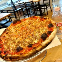 Cheese pizza with sausage-nice crust and fabulous solid under carriage Cheese pizza with sausage-nice crust and fabulous solid under carriage