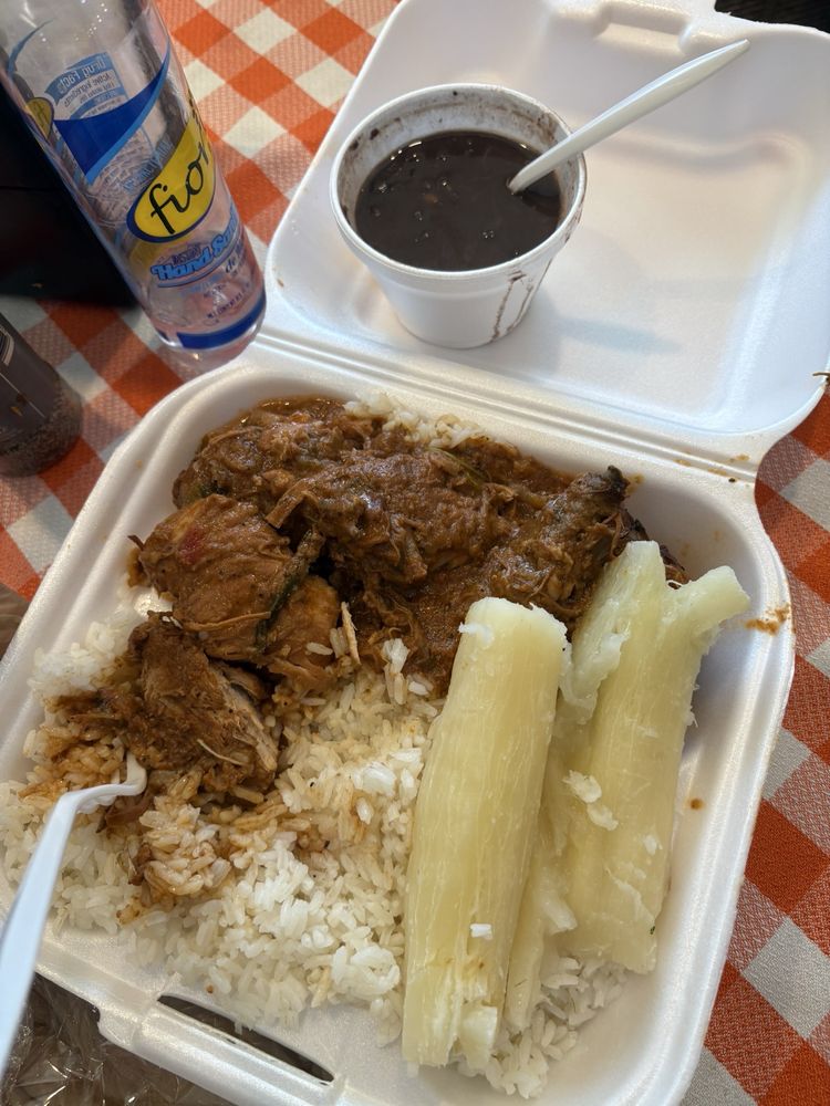 Tu Pais Latin Market