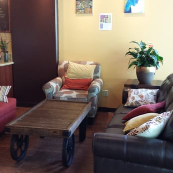 Kakaako Cafe - Inside seating - Coffee & Tea Near Me - Honolulu, Hawaii