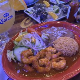 Camerones a la Diabla, house margarita, and oysters