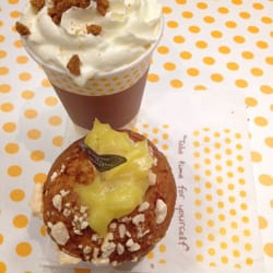 Columbus Café - Muffins citron avec des morceaux de meringue et cappuccino spéculos!