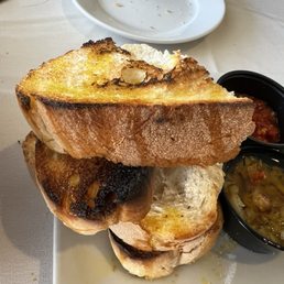 Toasted bread that came with the fresh cheese