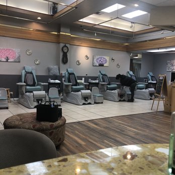 Flawless Nail Bar - Comfy lil place - Nail Salons Near Me - Denver, Colorado
