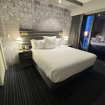 The Cosmopolitan - King sized bed - Hotels Near Me - Las Vegas, Nevada The Cosmopolitan - King sized bed - Hotels Near Me - Las Vegas, Nevada