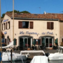 La Taverne du Port - View from across quai