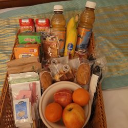 Americas Best Value Inn & Suites Royal Carriage - Nice full breakfast Basket. And snacks before bed