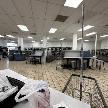 Oasis Laundromat - Washers on the right  Dryers on the left against wall - Laundromat Near Me - Henderson, Nevada