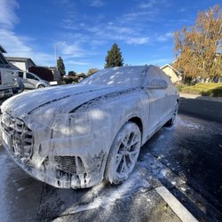 Mobile Detailing Solutions - Maintenances   On this beautiful Audi Q8