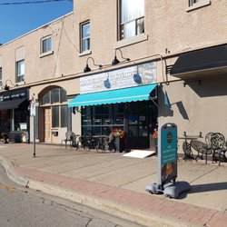 La Creme de la Creme Creamery - Off a small street of Lakeshore. Totally walkable distance from Waterfront!