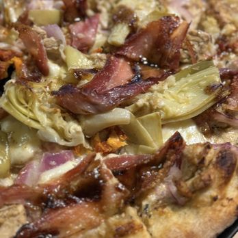 Local Myth Pizza - Creamy chicken with artichoke hearts (look at that bacon!) - Pizza Near Me - Chelan, Washington Local Myth Pizza - Creamy chicken with artichoke hearts (look at that bacon!) - Pizza Near Me - Chelan, Washington