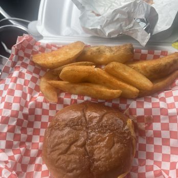 King Chicken Fillin' Station - Pulled Smoked Chicken Sandwich Plate - Chicken Shop Near Me - Tupelo, Mississippi King Chicken Fillin' Station - Pulled Smoked Chicken Sandwich Plate - Chicken Shop Near Me - Tupelo, Mississippi
