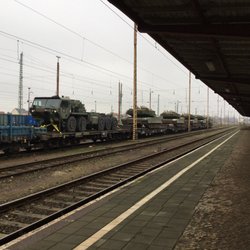 Reiseagentur Guben im Bahnhof - Güterzüge am Bahnhof