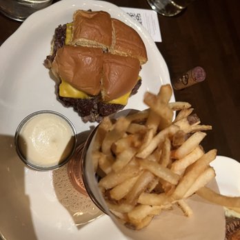 Armitage Alehouse - Wagyu Cheeseburger - Pubs Near Me - Chicago, Illinois